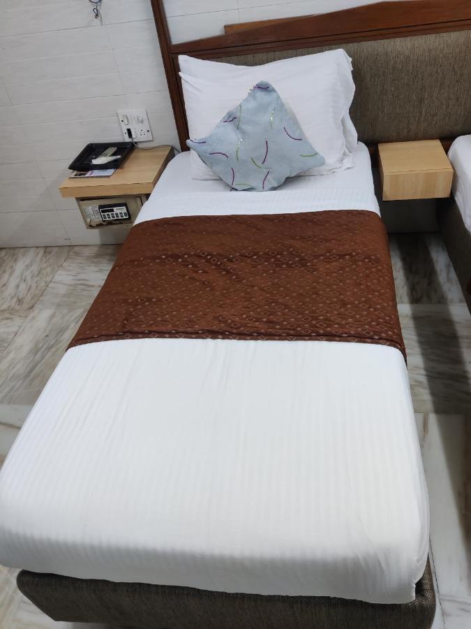 Capital Hotel Βομβάη Εξωτερικό φωτογραφία